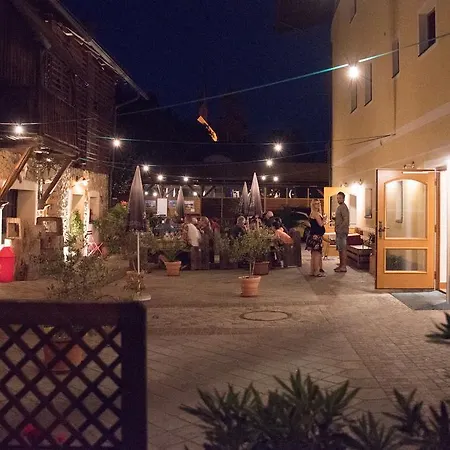 بيت ضيافة Alpen Adria Rausch 3*