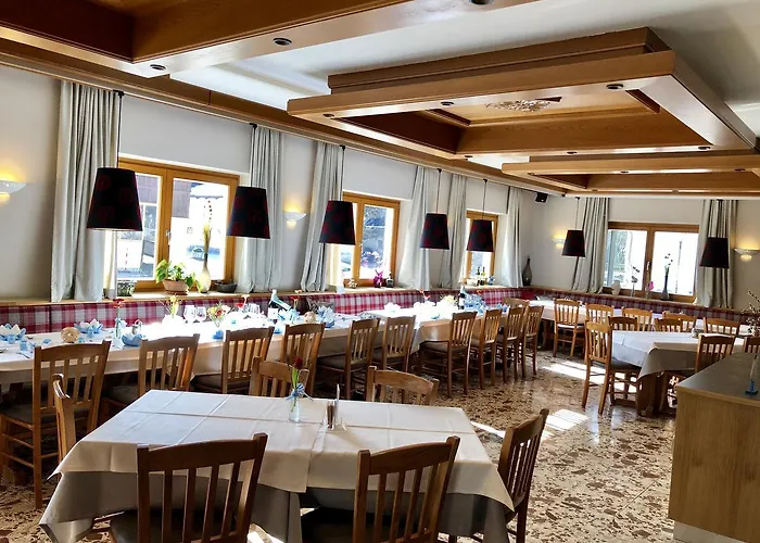 Alpen Adria Rausch 3* לדניצן